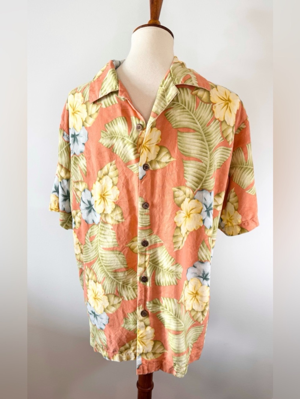 Tommy Bahama Men’s M Coral Button-Down Camp Shirt 100% Silk